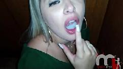 Tragué mucho semen en las cabinas del gloryhole del enigma club